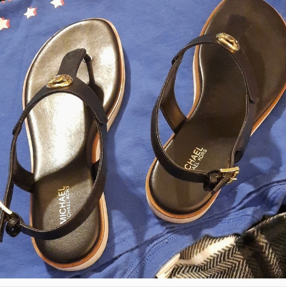 Michael Kors Black Sandals with Thong Style and Comfort Design EUC
